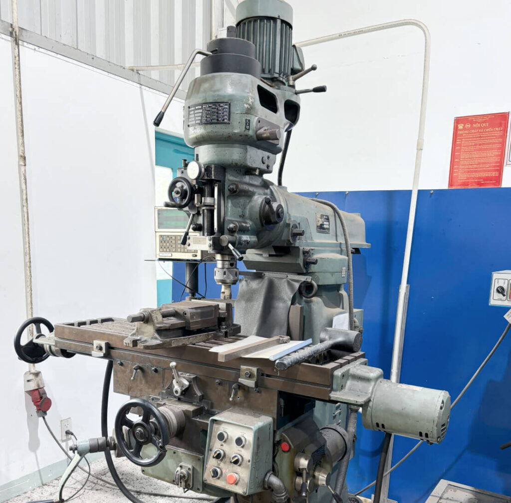 Có thể gia công các chi tiết với nhiều hình dạng khác nhau.